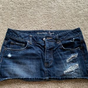 American Eagle Size 8 Distressed Mini Skirt